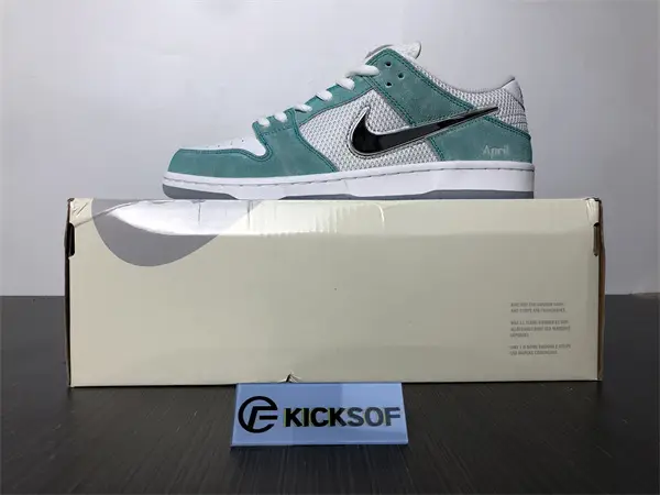 Nike SB Dunk Low