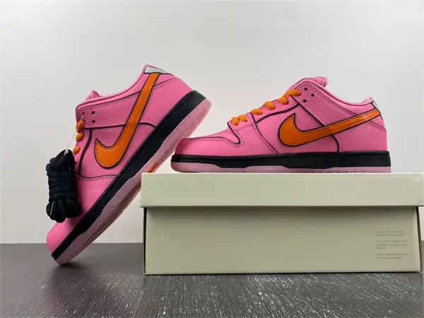 The Powerpuff Girls x Nike SB Dunk Low 