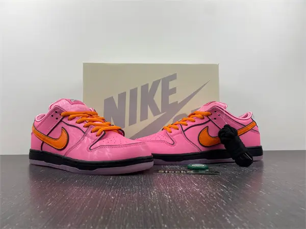 The Powerpuff Girls x Nike SB Dunk Low 