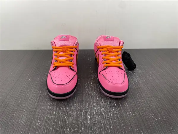 The Powerpuff Girls x Nike SB Dunk Low 