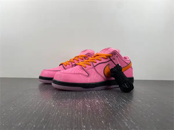 The Powerpuff Girls x Nike SB Dunk Low