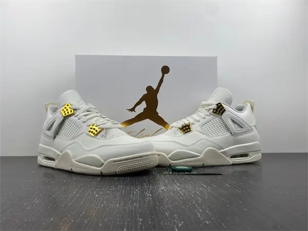 Air Jordan 4 “Metallic Gold” 