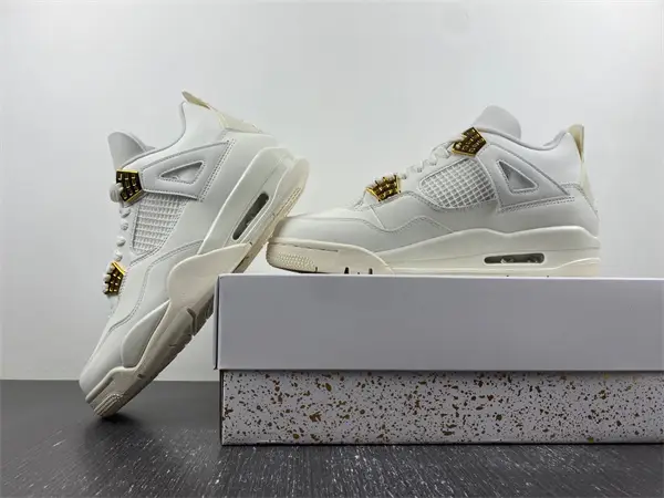 Air Jordan 4 “Metallic Gold” 
