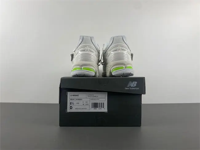 New Balance White light green 