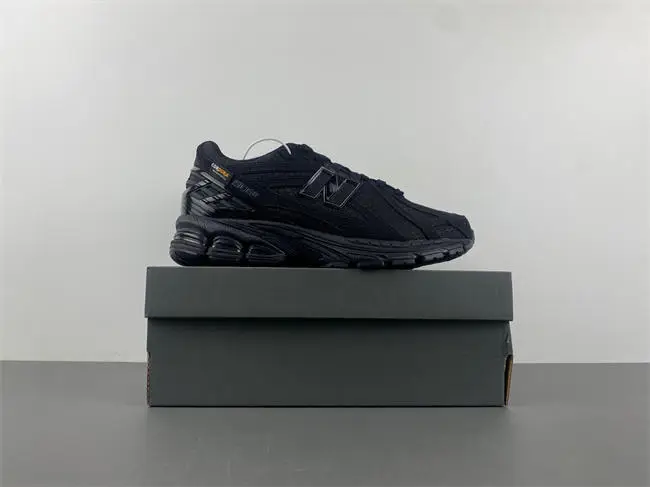 New Balance Black 