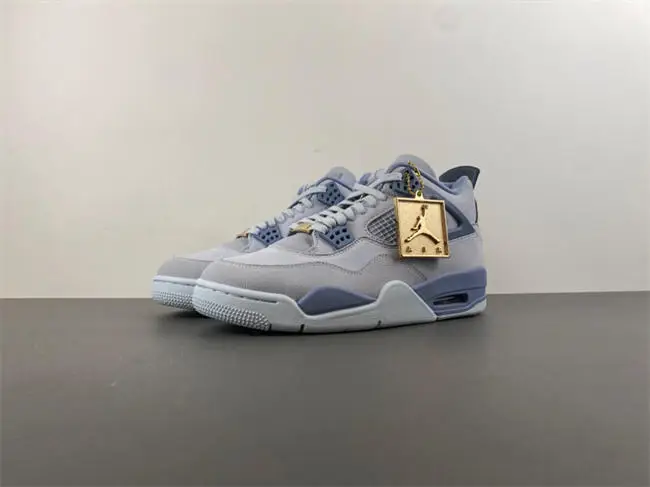 Jordan 4 UNC Tar Heels