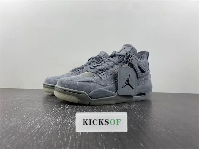Jordan 4 Retro Kaws